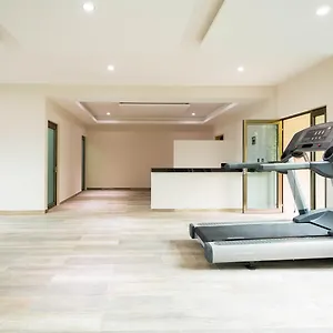 Palmarena & Residences - Long Comfort With Parking, Sauna, Gym & Pool - Steps From 5th Avenue Hotel